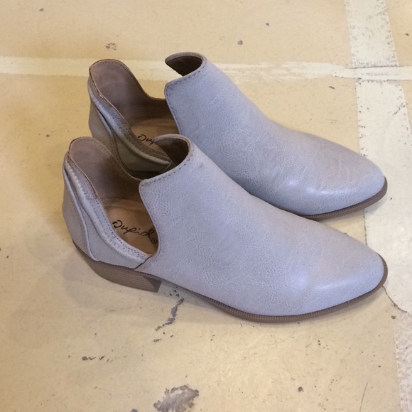 NIB Stone Burnished Ankle Boots - Picture 3 of 3